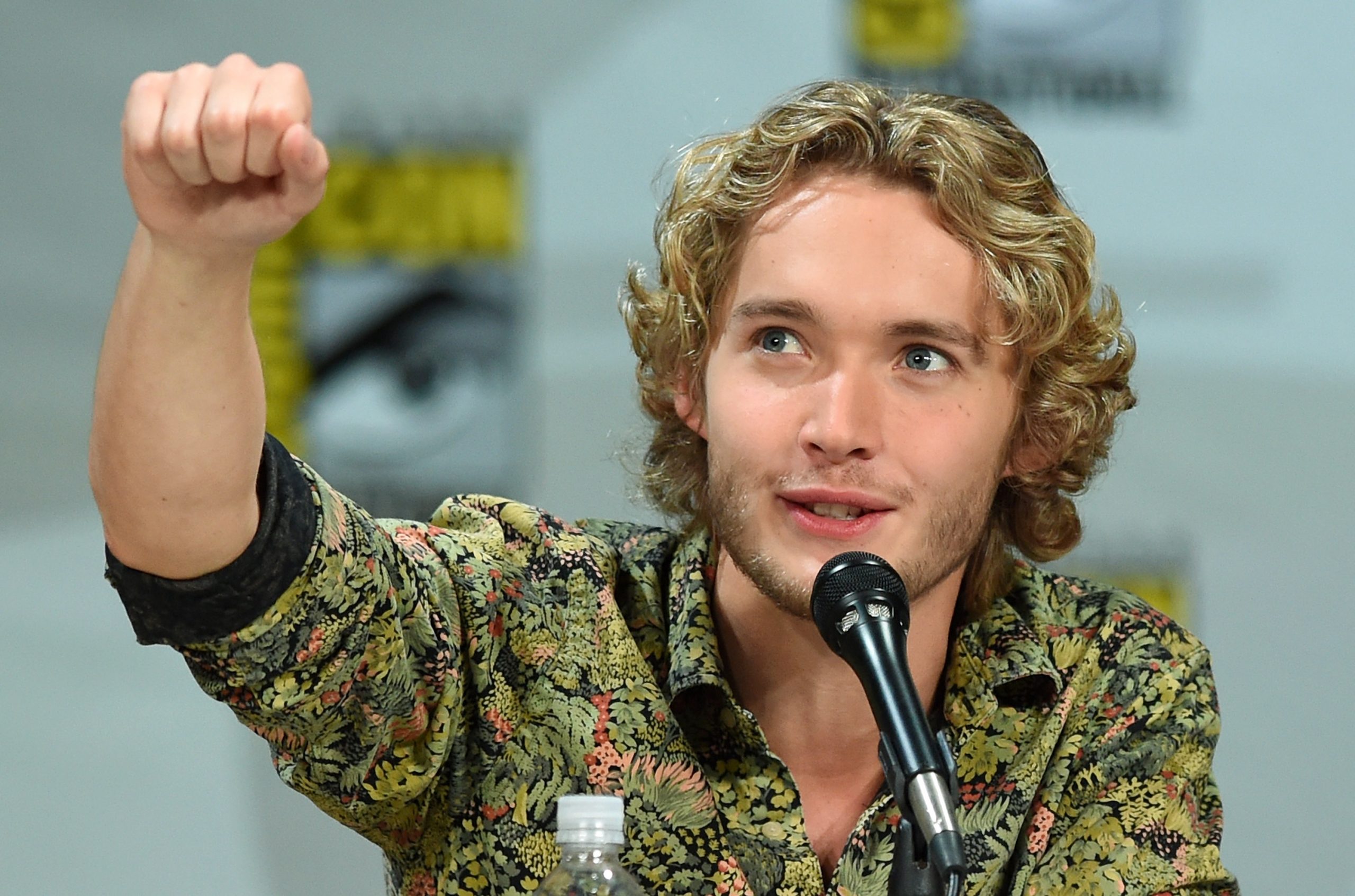 Toby Regbo photo 3