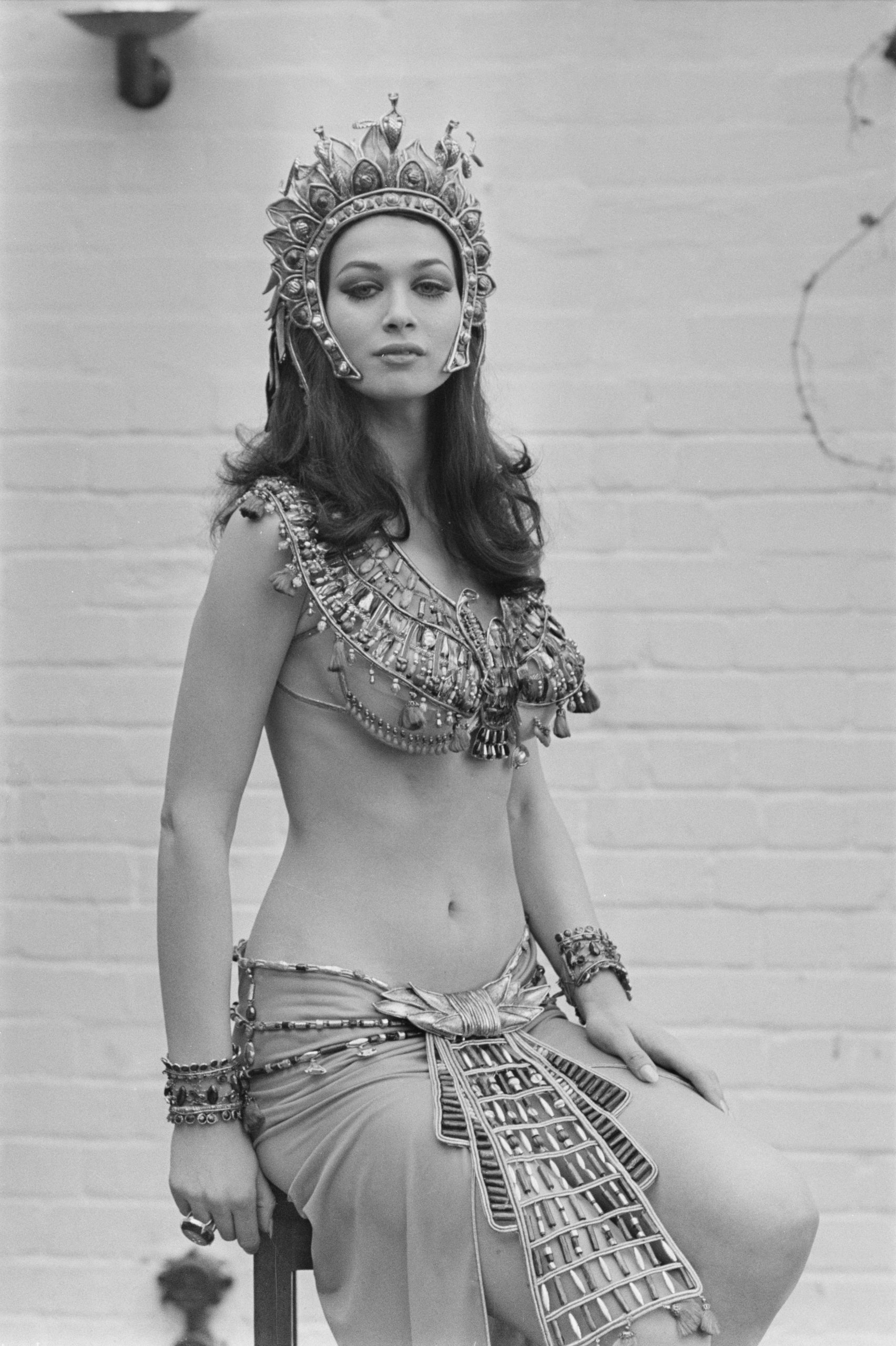 Valerie Leon photo 2