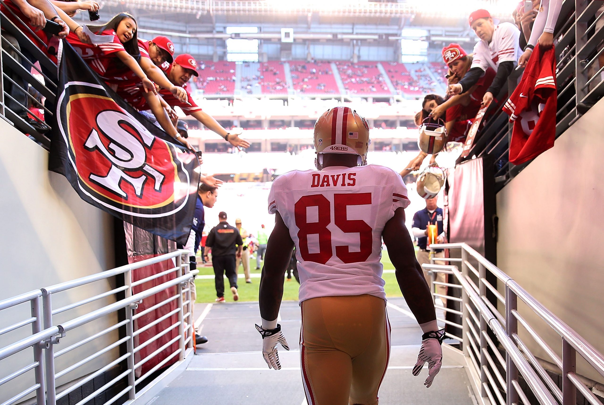 Vernon Davis photo 3