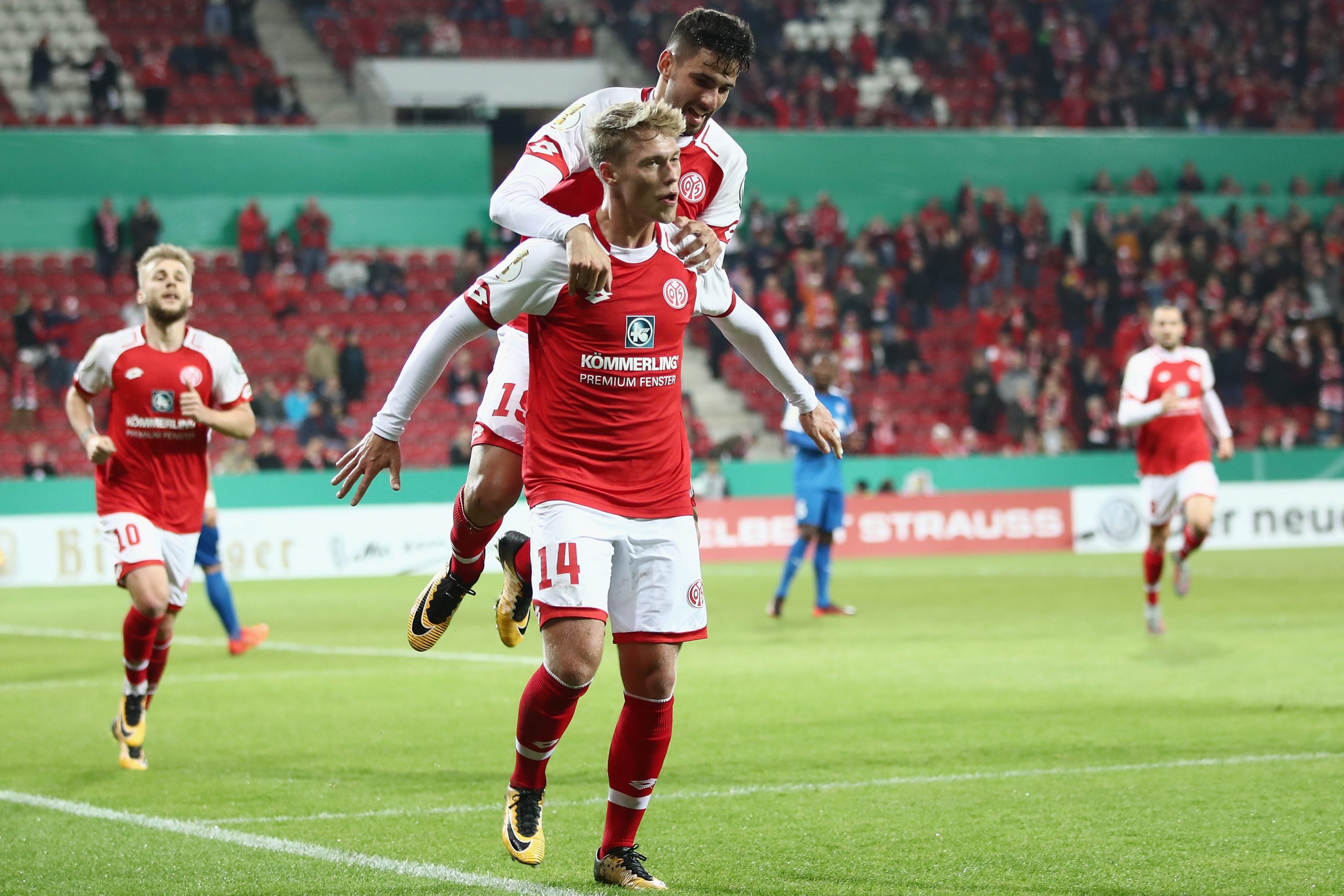 Viktor Fischer photo 2