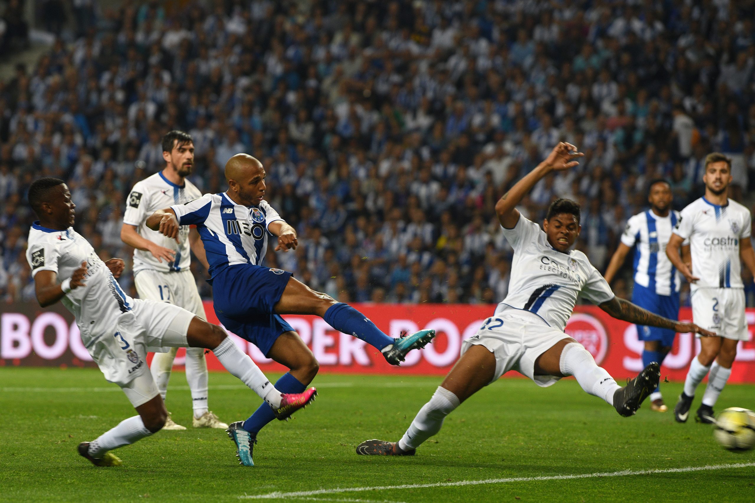 Yacine Brahimi photo 2