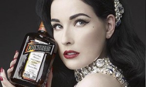 Посол бренда Cointreau Дита фон Тиз прибыла в Сингапур