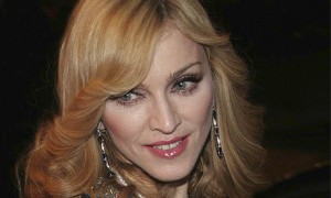 Светские новости : Мадонна презентовала новый аромат - Madonna Truth or Dare.