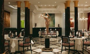 Рестораны : Vitrum расположен в центре Берлина в отеле The Ritz-Carlton