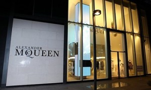 VIP-шоппинг : Английский Дом моды Alexander McQueen открыл магазин