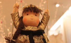 Новый год : Новогодние подарки для детей . Куклы Bonpoint