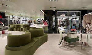 Prada открыл бутик