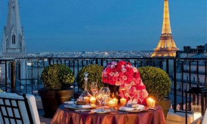 Терраса номера люкс Four Seasons Hotel George V Paris