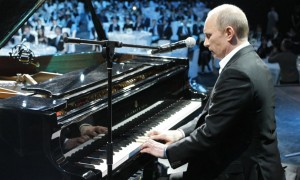 Владимир Путин за роялем