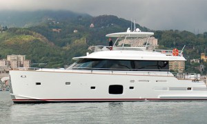 Яхта Azimut 76 Magellano: универсальный корпус